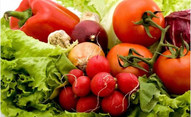 الطماطم ترتفع.. أسعار الخضروات اليوم الأحد 25 ابريل 2021 الموافق 13 رمضان