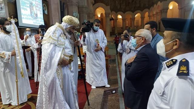 محافظ بورسعيد يشهد قداس عيد القيامة المجيد بكاتدرائية بورسعيد