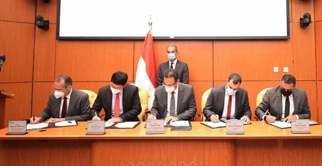 وزير الاتصالات: يشهد الإعلان عن شراكات جديدة مع أربعة من كبرى شركات التكنولوجيا العاملة فى مصر لتعزيز مهارات طلاب مبادرة بُناة مصر الرقمية