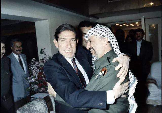 الزعيم الفلسطيني ياسر عرفات و محمد عوض 