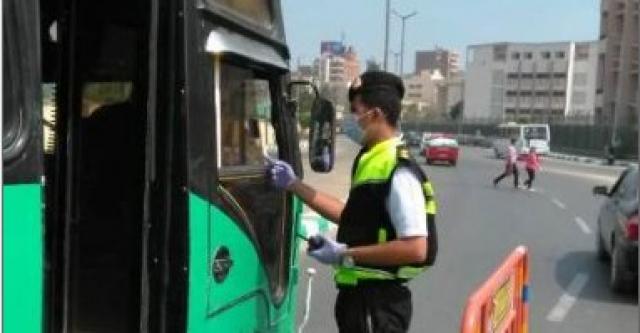 حملات مرورية بمحاور القاهرة والجيزة لرصد مخالفات السائقين