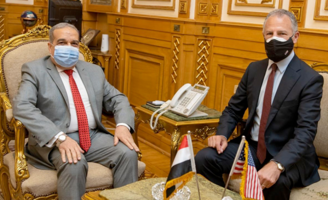المهندس محمد أحمد مرسي خلال لقائه السفير الأمريكي بمصر