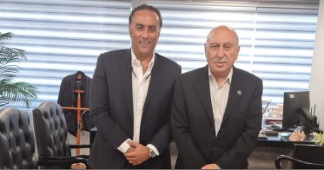 منتصر النبراوي رئيس شركة بريزنتيشن و النائب أحمد عثمان