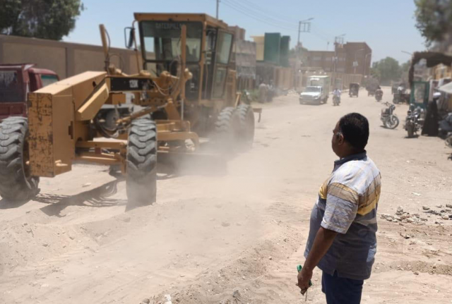 رفع 9 أطنان أتربة ومخلفات صلبة من مدينة إسنا في الأقصر