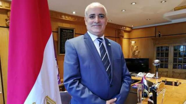 الدكتور أحمد جابر شديد رئيس جامعة الفيوم