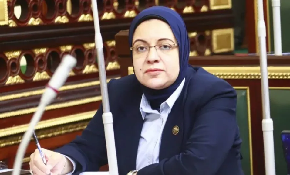 النائبة ريهام عبد النبي تطالب بإعادة تشغيل الوحدة الصحية بقرية الكِمّان في الأقصر