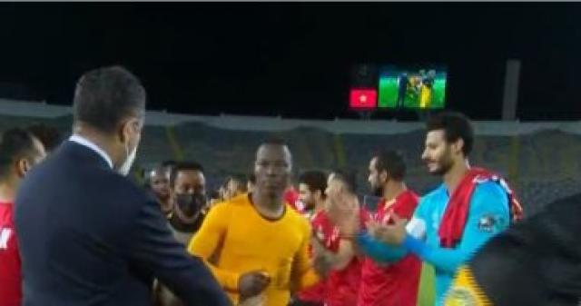 لاعبو الاهلى يكرموا كايزر تشيفز 