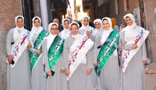 مسيرة فتيات تجوب قرية في الغربية لتكريمهن بعد حفظ القرآن