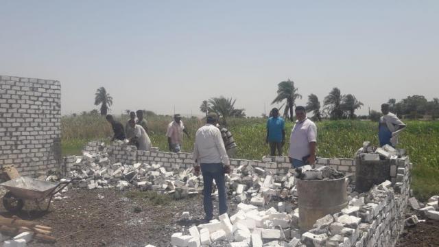 بالصور رصد وإزالة حالة تعدٍ بقرية السيول بمحافظة الأقصر