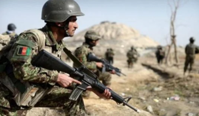 الجيش الأفغاني يعلن مقتل حاكم ولاية نمروز على يد طالبان.. والحركة تنفي
