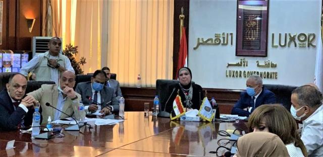 وزيرة التجارة والصناعة تواصل جولتها بمحافظات الصعيد .. وتعقد لقاء موسع مع مستثمرى محافظة الأقصر