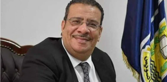 الدكتور احمد زكي رئيس جامعة قناة السويس