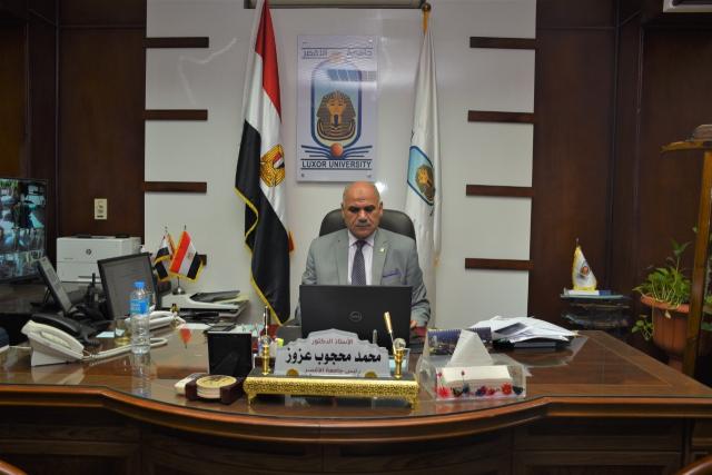 رئيس جامعة الأقصر يشارك في اجتماع المجلس الأعلى لشئون خدمة المجتمع وتنمية البيئة