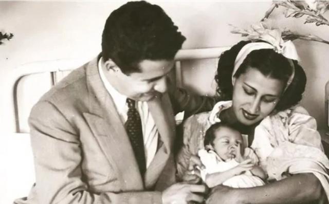  إحسان عبد القدوس وزوجته