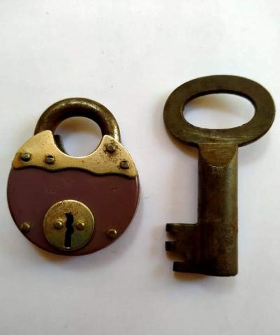 أقدم أقفال ومفاتيح من الزمن القديم