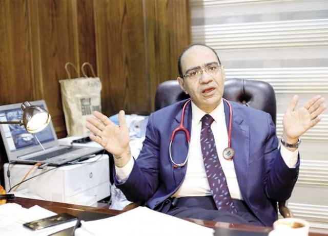 الدكتور حسام حسني