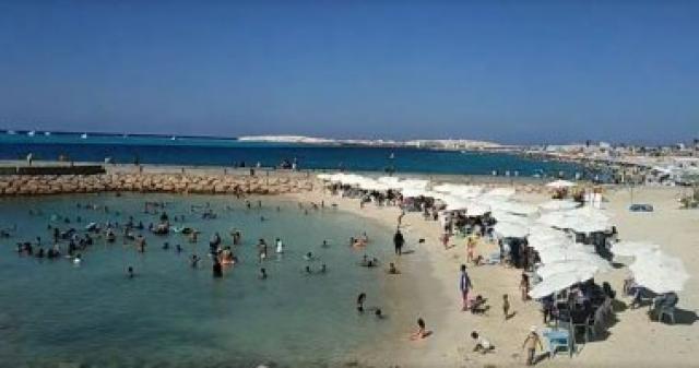 أجمل شواطئ مصر.. مطروح تستقبل آلاف المصطافين يوميا