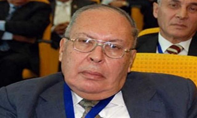 السفير أحمد حجاج : هناك أزمة كبيرة بين البرلمان والحكومة الليبية تنتهزها الجماعات الارهابية”خاص”
