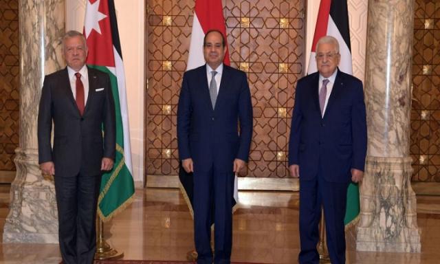القمة الثلاثية في عيون العرب ..مصريون وعرب يؤكدون أنها تجسيد لقوة مصر لتعزيز عملية السلام