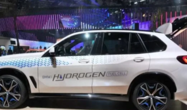 سيارة الهيدروجينية BMW iX5 Hydrogen