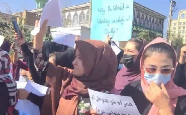 مسيرة احتجاجية ضد طالبان تقودها النساء