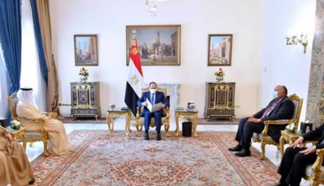 وزير الخارجية الكويتي ينقل رسالة خطية للرئيس السيسي