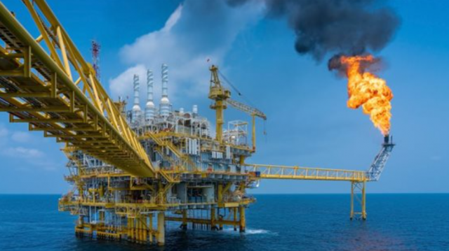 «آراب نيوز» تشيد بتطوير مصر لقطاع البترول وزيادة إنتاج النفط والغاز