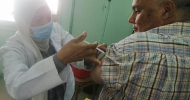 ”صحة شمال سيناء” تواصل التطعيم بلقاح كورونا