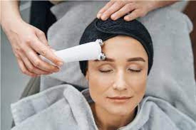 تقنية المكركرنت لتجميل الوجه