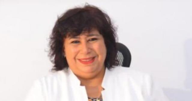   وزيرة الثقافه 