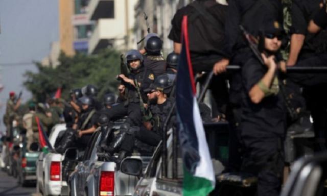 فلسطين تحظر الكوفيه والشرطة تقتحم جامعة الأزهر بغزة