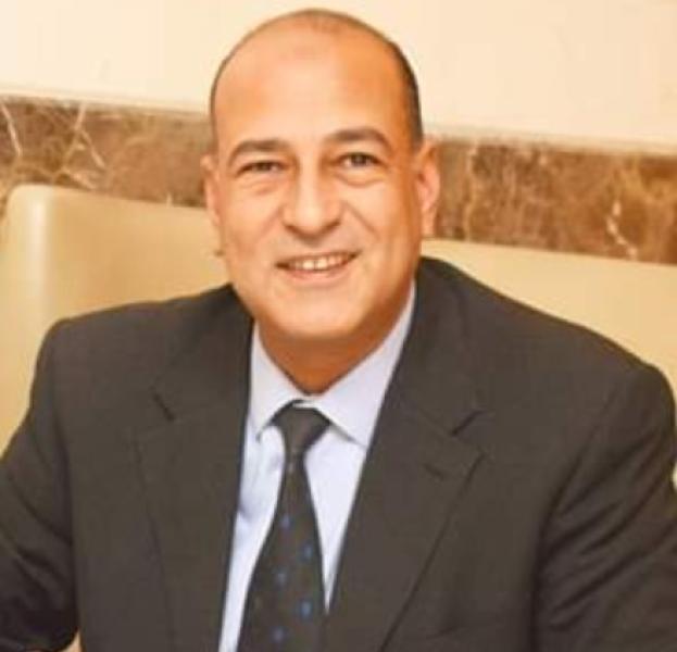 الكاتب الصحفى  عبد الناصر 