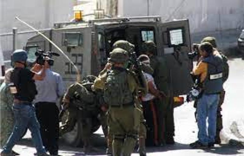 قوات الاحتلال الإسرائيلي تعتقل فلسطينيين
