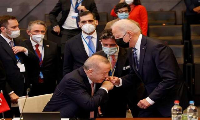 الرئيس التركي يتحدي بايدن 