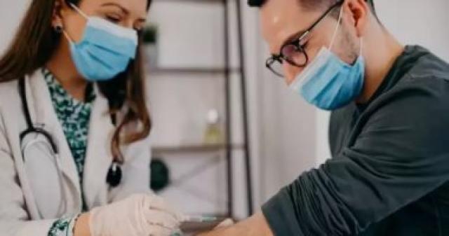 CDC: اللقاحات أهم خطوة لمنع ظهور متغيرات جديدة لفيروس كورونا CDC: اللقاحات أهم خطوة لمنع ظهور متغيرات جديدة لفيروس كورونا