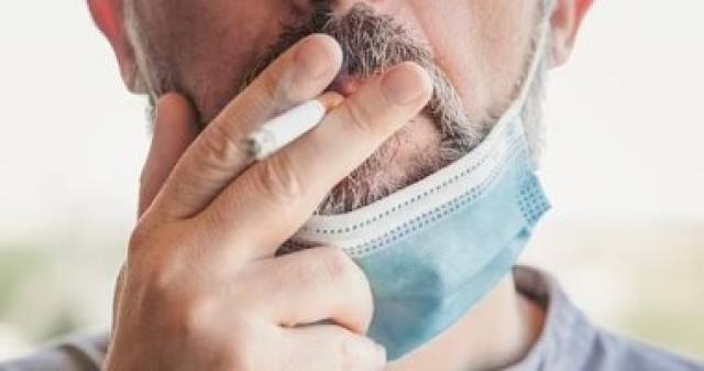 أكسفورد: المدخنون أكثر عرضة بنسبة 80 ٪ لدخول المستشفى إذا أصيبوا بكورونا