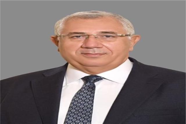 ”الزراعة” تبحث التوسع في محاصيل الفول الصويا ودوار الشمس والذرة ”الزراعة” تبحث التوسع في محاصيل الفول الصويا ودوار الشمس والذرة