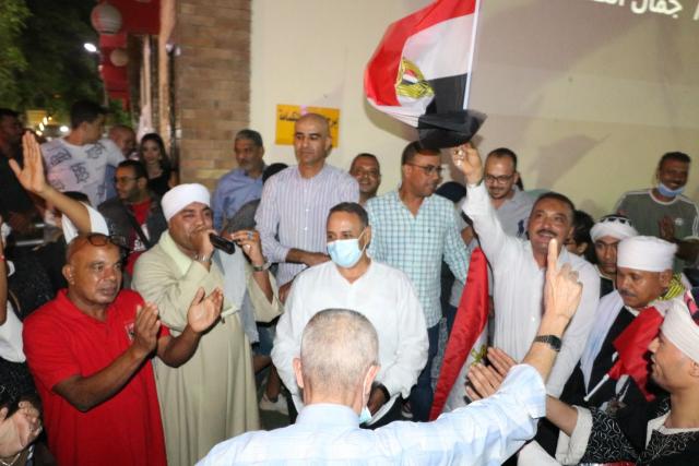 أعضاء المصرى القاهرى يوجّهون الشكر للنائب تيسير مطر في احتفالات اكتوبر