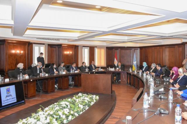 محافظ الإسكندرية يستقبل أعضاء مجلس النواب عن تنسيقية شباب الأحزاب والسياسيين
