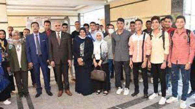 رئيس جامعة الأقصر يشهد استقبال الطلاب الجدد بكلية الألسن