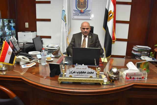 رئيس جامعة الأقصر يشارك في اجتماع المجلس الأعلى لشئون خدمة المجتمع وتنمية البيئة