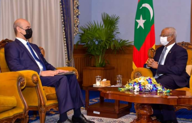 رئيس المالديف والسفير المصري