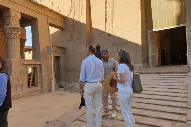 السفير الأمريكى يزور معابد فيله بأسوان