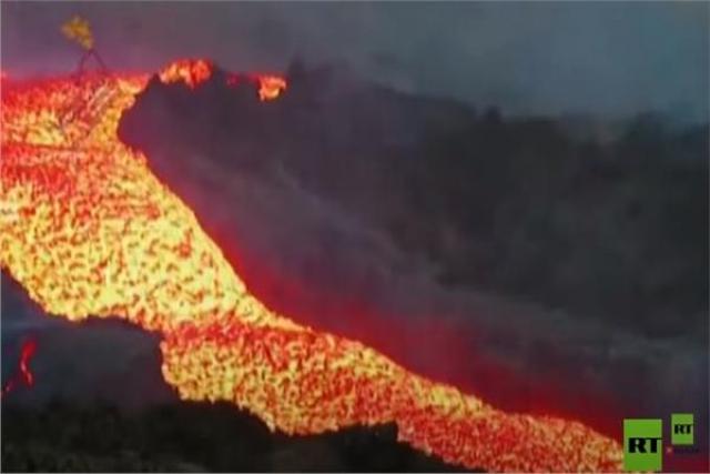 حمم بركانية - صورة من الفيديو