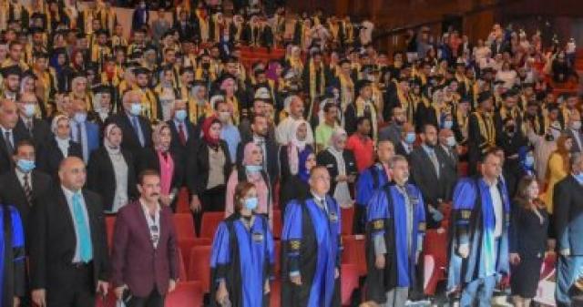 محافظ الاسكندرية يشهد حفل تخريج الدفعة الـ 79 بكلية الآداب جامعة الإسكندرية