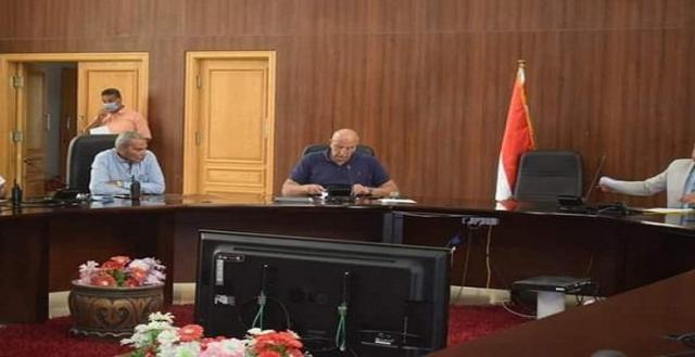 محافظة البحر الأحمر تستعرض موقف لجنة التنازلات بمدنها