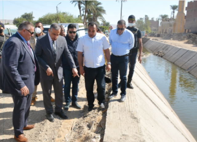 محافظ سوهاج يتابع أعمال المشروع القومي لتبطين الترع بالمحافظة