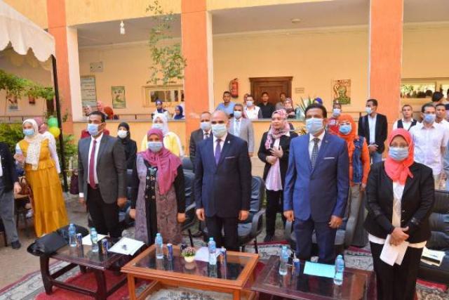 رئيس جامعة الأقصر يشهد حفل استقبال الطلاب الجدد بكلية الألسن