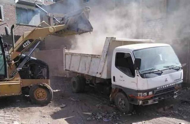 رفع كفاءة الطرق العامة والداخلية بإسنا في الأقصر