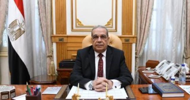 وزير الانتاج الحربى: توجيهات رئاسية بضرورة التصنيع المحلي وإنتاج شاسيه المدرعة الهامر بعد 3 سنوات